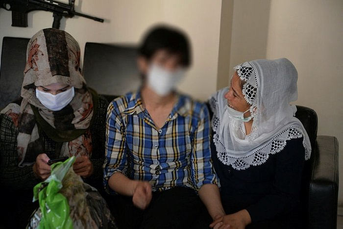 Elinde Şehit Kanı Olan Teröristler Aileleriyle Görüştürülmeye Devam Ediyor