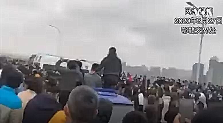 Çin'de Salgın Bitti Yalanını Söyleyen ÇKP'ye Karşı Halk Sokağa Döküldü