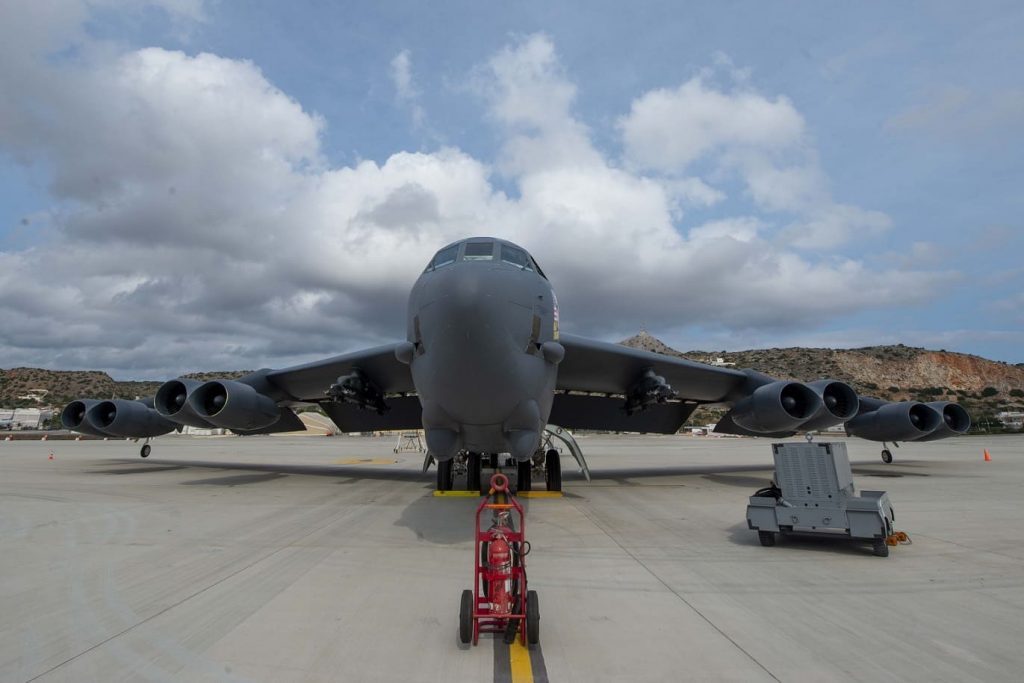 Amerikan Bombardıman Uçağı B-52 Girit'te