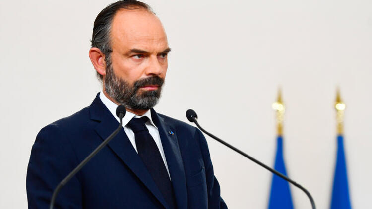 Fransa Başbakanı Philippe İstifa Etti