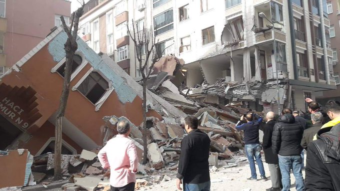 İstanbul Bahçelievler'de 7 Katlı Bina Çöktü