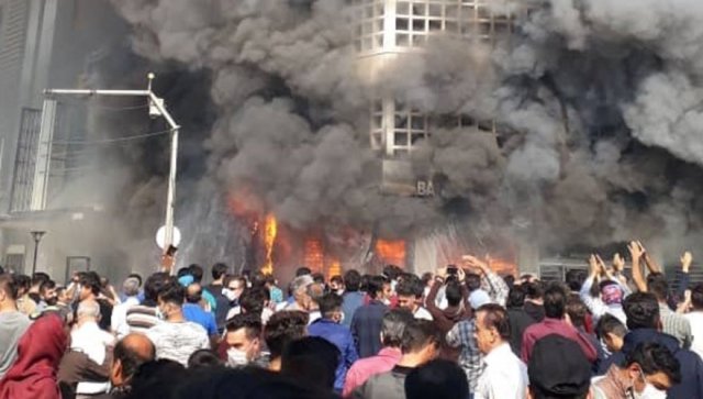 İran'da Protestoculara İdam Tehdidi