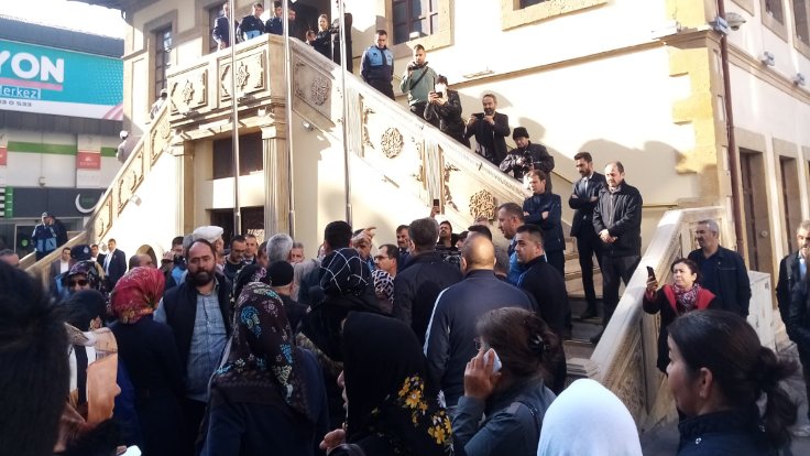 Halk AKP'li Belediye Başkanının İstifasını İstiyor
