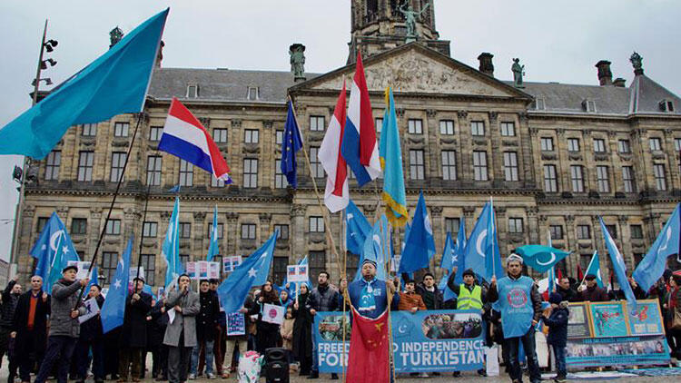 Hollanda'da Doğu Türkistan Protestosu
