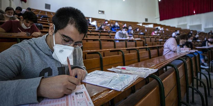 MSÜ Sınavında Fenalaşan Öğrencinin Testi Pozitif Çıktı, Sınıf Karantinada