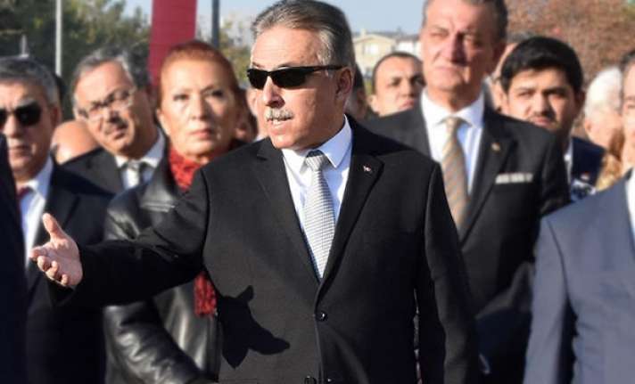 Vali Öğretmenler Gününde Öğretmeni Azarladı