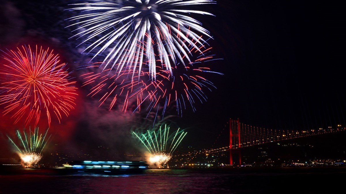 CHP'li Belediyeler Bundan Sonra Havai Fişek Kullanmayacak