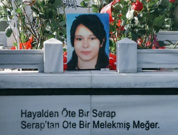 Serap Eser Mezarı Başında Anıldı