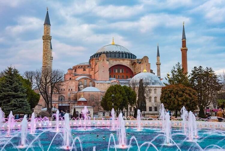AKP Ayasofya'nın İbadete Açılmasına Ret Oyu Verdi