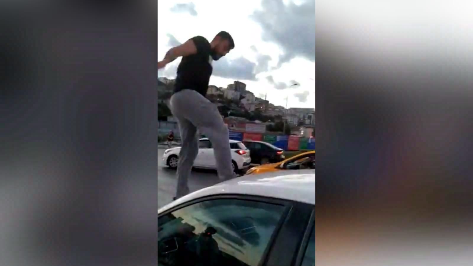 Kadına Şiddet Her Yerde! Trafik Magandasından Kadın Sürücüye Aşağılık Saldırı