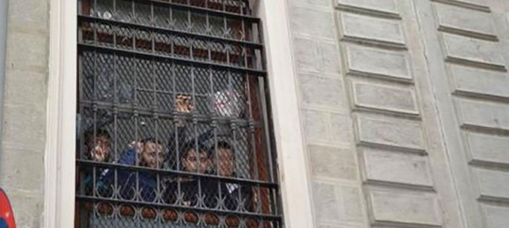 Türkiye Türkleri Sınır Dışı Ediyor
