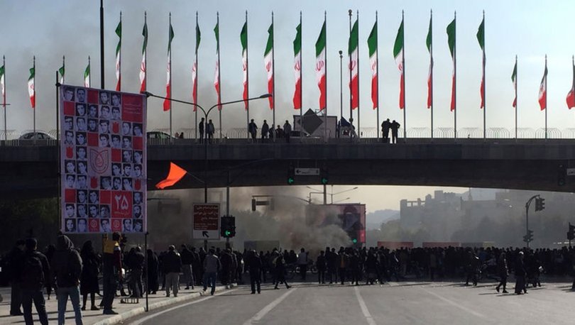 İran'da Protestolar Şiddetlenerek Devam Ediyor