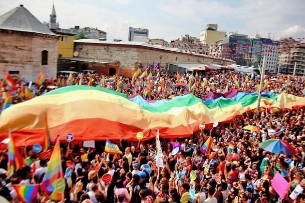 Eşcinsel Bunalım ve Biz