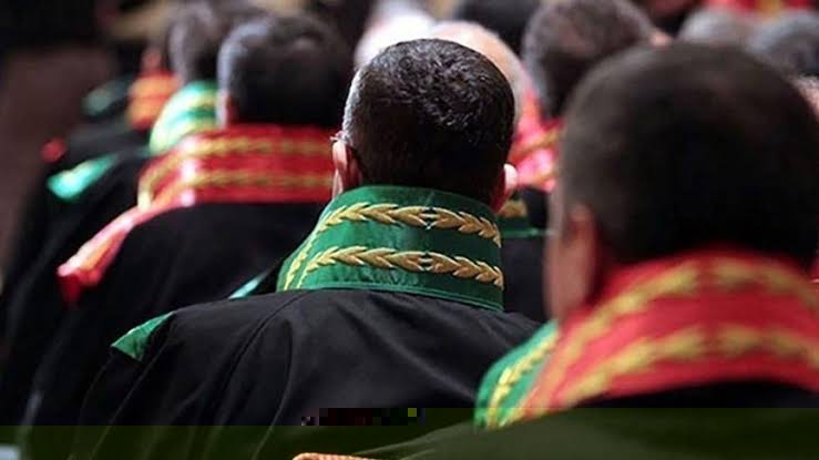 26 Hakim ve Savcı Görevden Uzaklaştırıldı