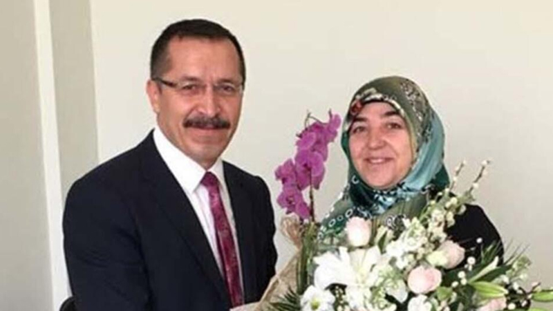 Pamukkale Üniversitesi Rektörü'nden Eşine Özel İlan