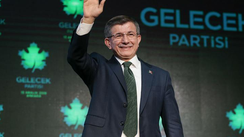 Davutoğlu'nun Basın Danışmanı İstifa Etti