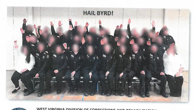 ABD'de Nazi Selam Veren Çalışanlar Açığa Alındı