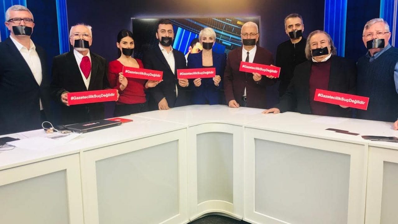 Canlı Yayında Tutuklu Gazeteciler İçin Protesto