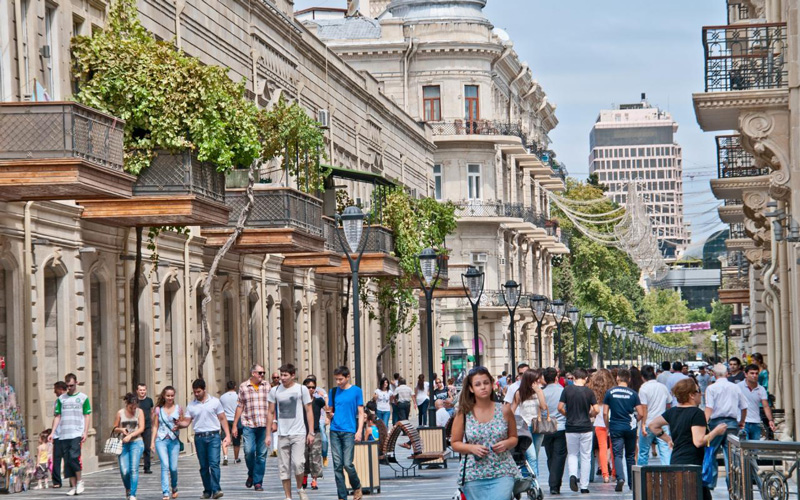 Çox Qəribə Bir Millətik